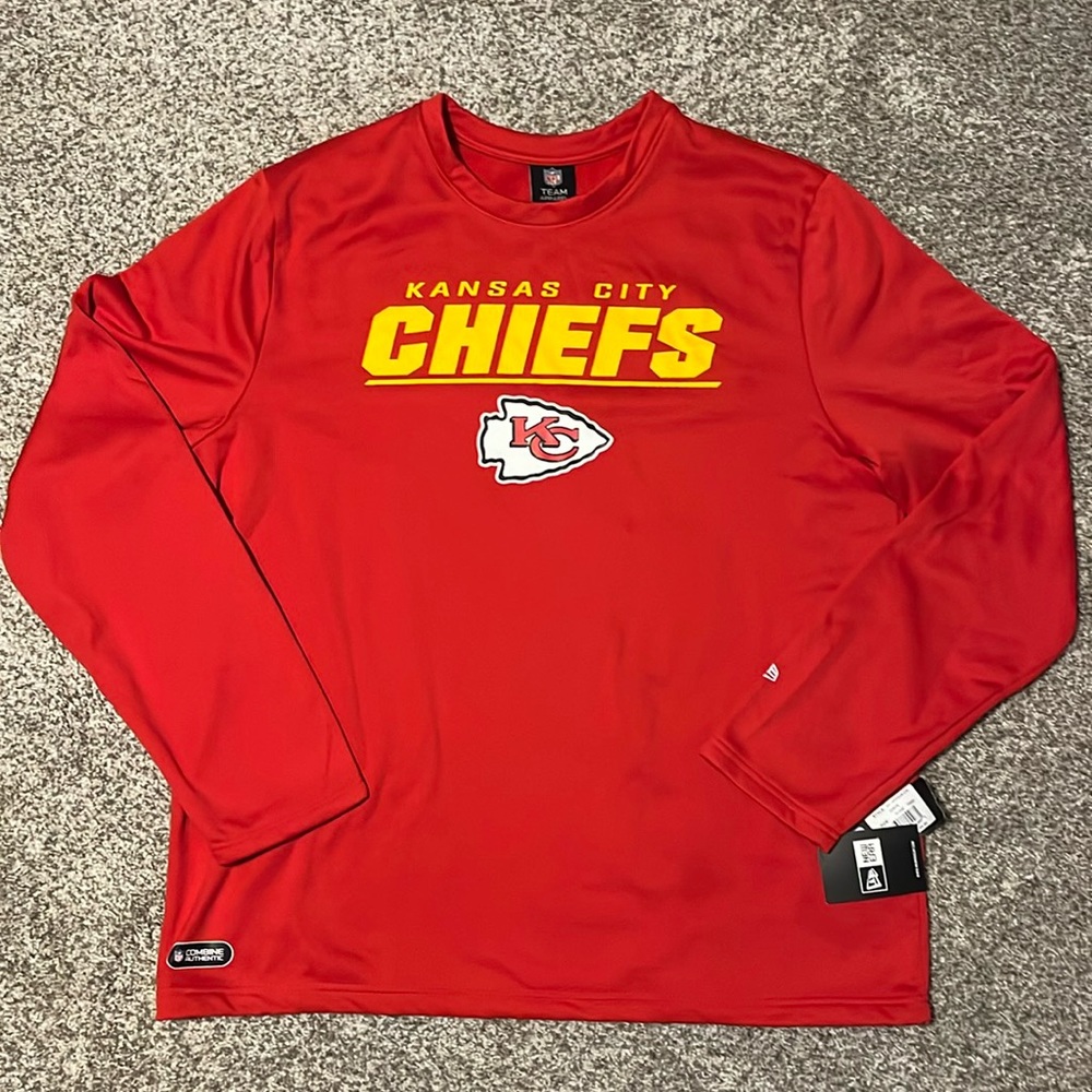 NWT Mens Chiefs pullover XXL with flannel lining.